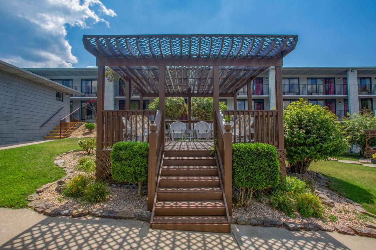 Motel Ramada By Wyndham Branson Esterno foto