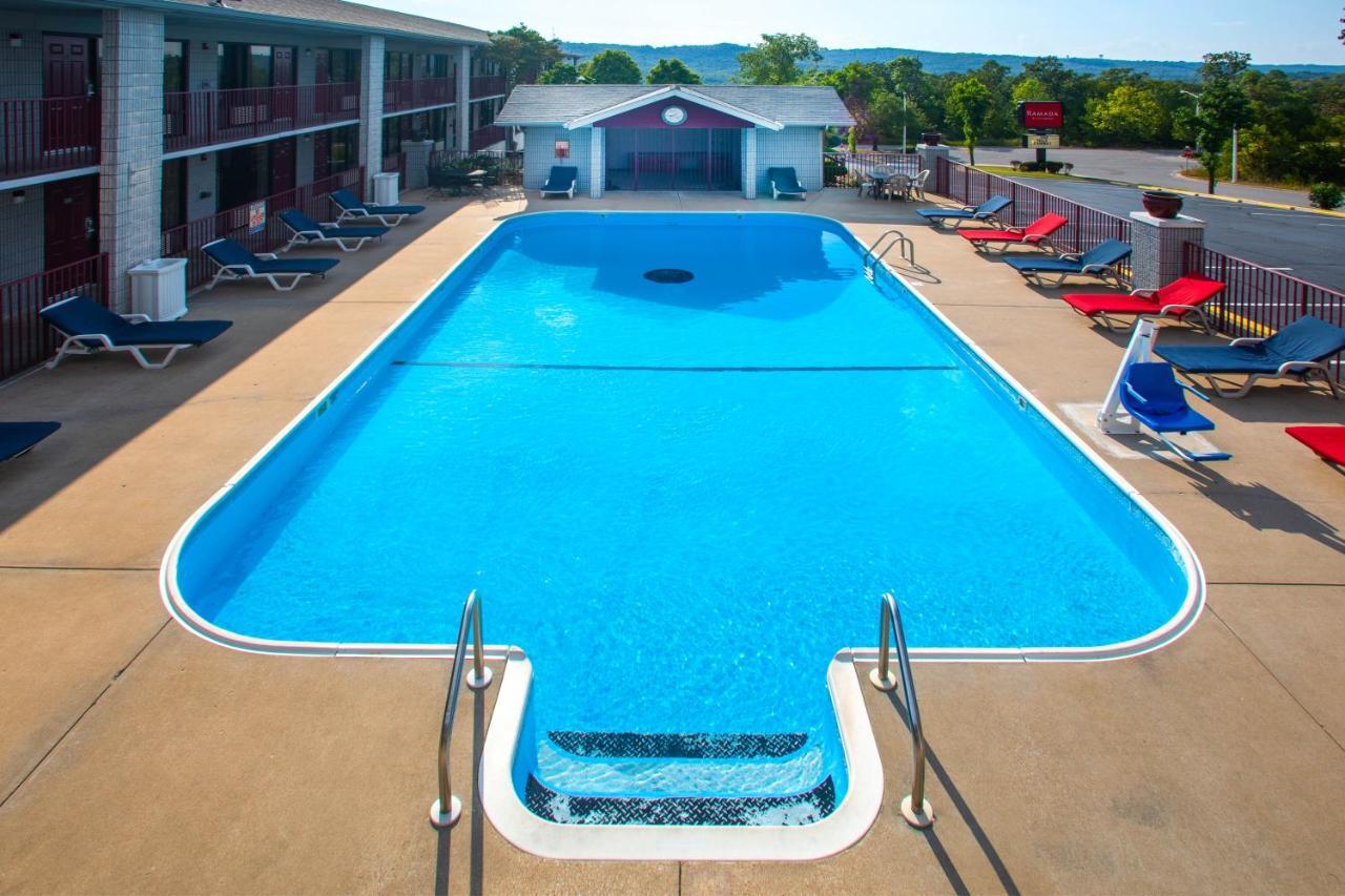 Motel Ramada By Wyndham Branson Esterno foto